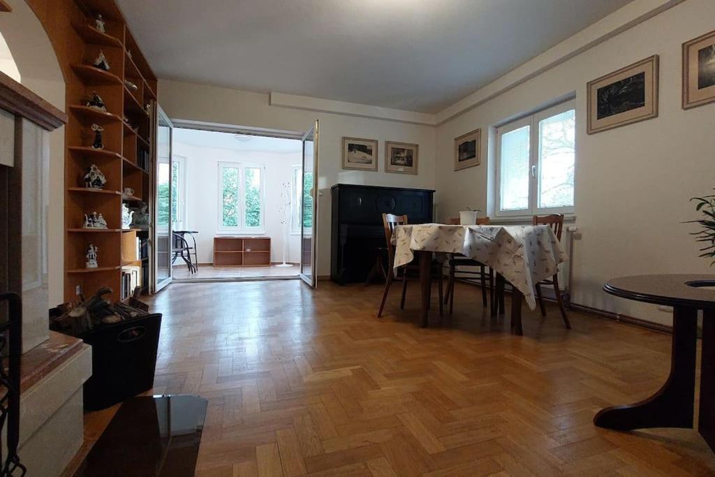 Klasicky Dum, 5 Loznic , 5 Bedrooms, Praha