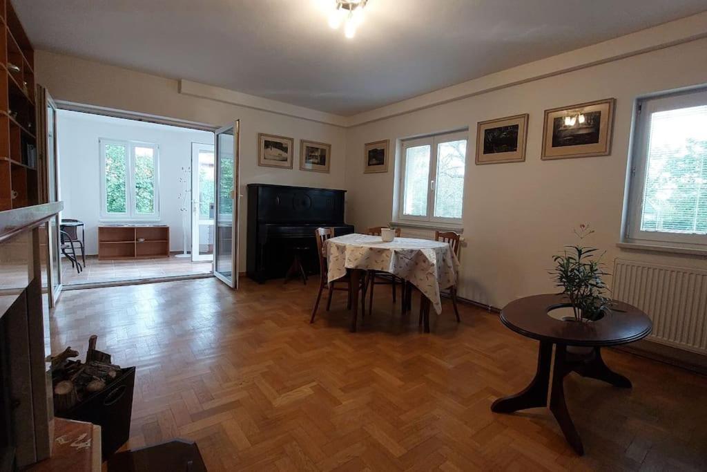 Klasicky Dum, 5 Loznic , 5 Bedrooms, Dovolenkový dom *